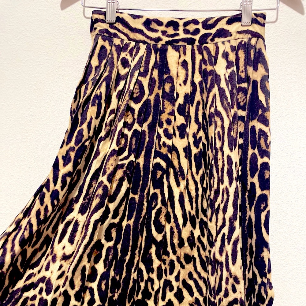 Burberry Ladies Leopard Print Stretch Silk Pleated Skirt, Size 36